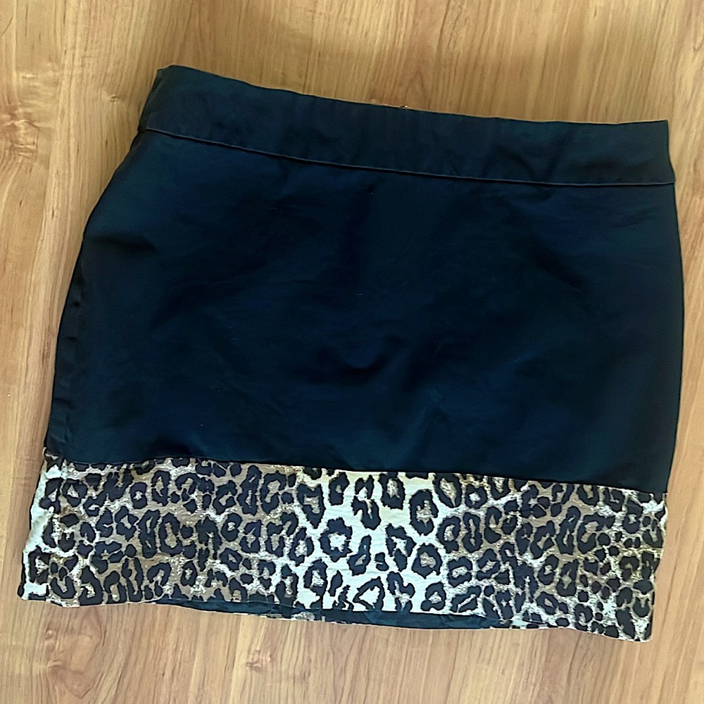Banana Republic Leopard Print And Black Lined Zip Skirt Size 10 NWT With Flaw